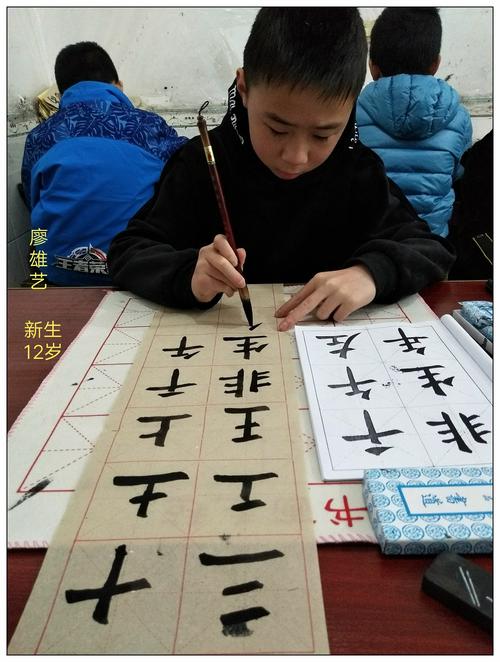 小孩练毛笔字应从什么体学起？如何让孩子练好毛笔字