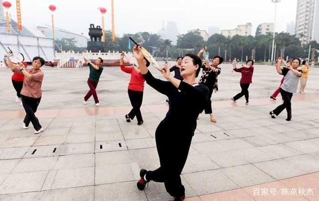 怎样学习广场舞，我看了好多遍怎么老是学不会？如何学广场舞