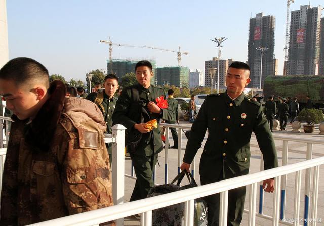 退伍军人刚回到家里还没办理手续,发现有忧郁症(不说话,不与人沟通,不外出……)怎么办？如何发现出抑郁症