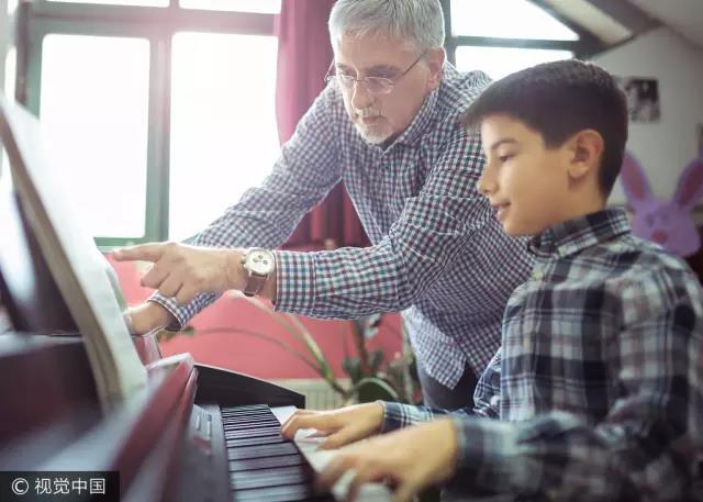 中老年学钢琴抖音里哪位老师讲的好？如何教孩子学钢琴