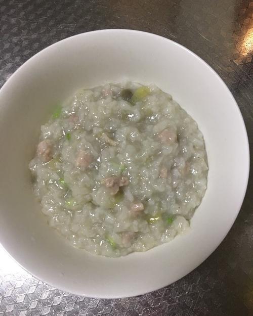 怎么用电饭煲煮瘦肉粥？电饭煲如何做肉粥