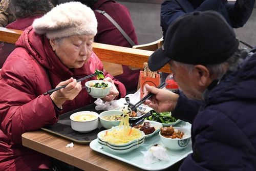 南京哪些街道有老人餐？（老年人营养配餐图片）