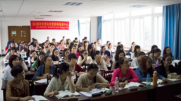 重庆第三军医大和重庆医科大学都开设了公共营养师培训，请问哪个学校的教得好些？（重庆营养师协会）