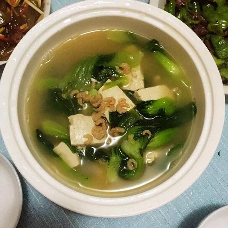 海米+油菜+豆腐炖汤对人体有什么作用？（菜豆腐营养价值及功效）