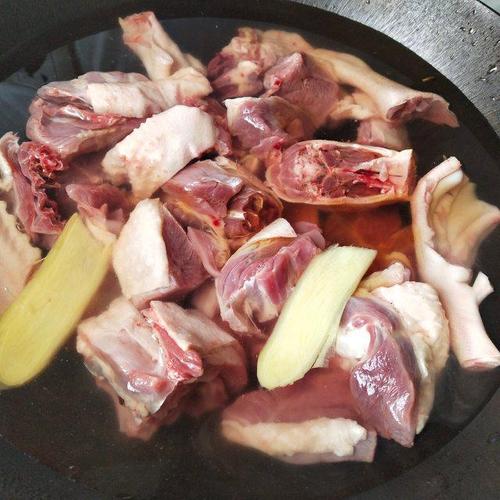 鸭肉和什么一起煮更营养？（鸭肉怎么吃有营养）